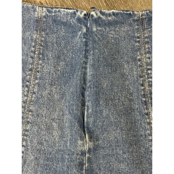 VeryJ Medium Acid Wash Look Jean Skirt, Scalloped Hem, Zip Side Closure, Small - Picture 4 of 7